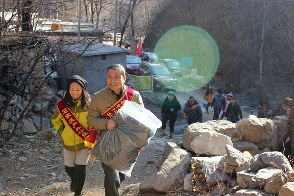 中国经济网：PA视讯·(中国区)真人官方网站制药普通电工徐荣立帮助别人&nbsp;快乐自己