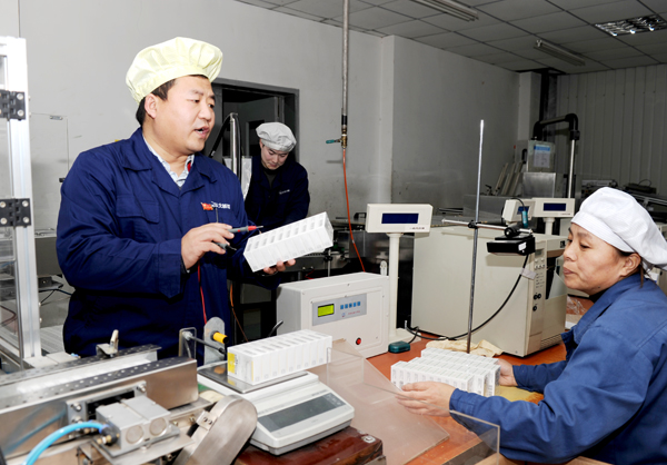 《河北经济日报》生命不息&nbsp;创新不止&nbsp;<br />——记全国“最美职工”、PA视讯·(中国区)真人官方网站制药金坦公司电气仪表组组长齐名<br />