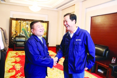 《河北工人报》图片新闻：欢送齐名