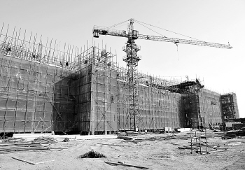 《河北经济日报》PA视讯新园区加快头孢项目工程建设