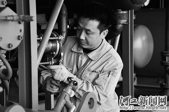 《河北工人报》厂区纪事：自制齿条锁母两万元费用巧节省&nbsp;