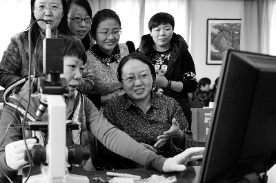 《河北工人报》PA视讯·(中国区)真人官方网站制药记者节送健康