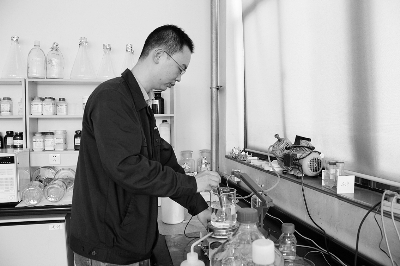 《河北工人报》厂区纪事：PA视讯·(中国区)真人官方网站制药新药公司打开上升通道