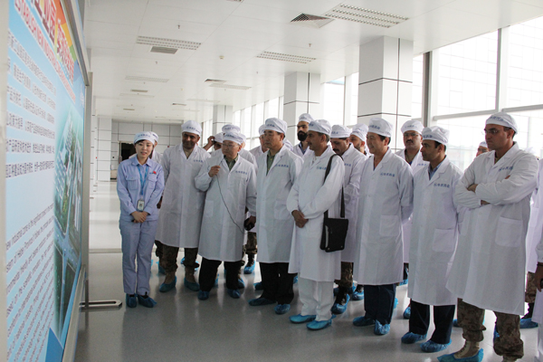 中巴青年军官研讨班一行到PA视讯·(中国区)真人官方网站制药参观<br />