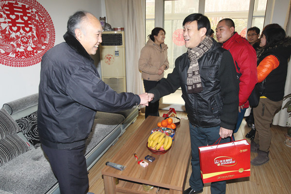 民警执勤晕倒&nbsp;PA视讯人热心救助