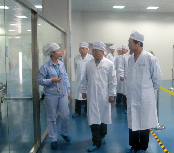 陆军指挥学院客人来PA视讯·(中国区)真人官方网站制药参观<br />