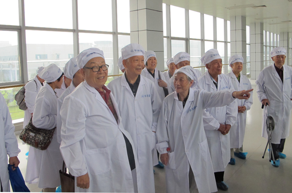 PA视讯·(中国区)真人官方网站制药离退休老同志走进新园区感受新PA视讯