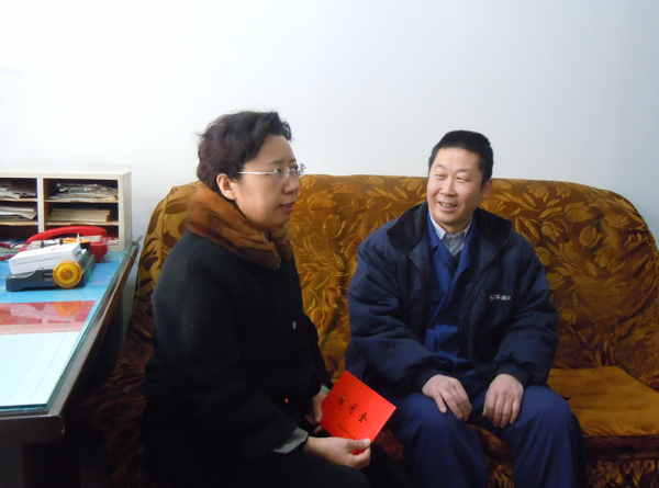 省市总工会领导到PA视讯慰问劳模