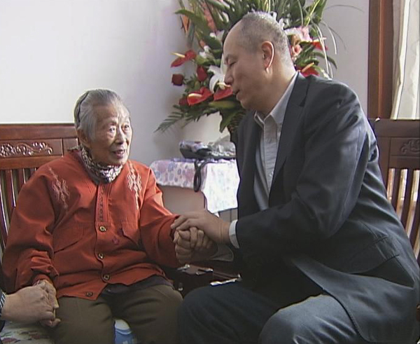 省国资委领导到PA视讯慰问老红军