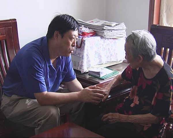 PA视讯集团领导“八一”走访慰问老红军、老干部