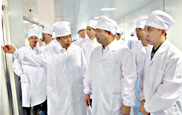 厦航客人到华民公司参观