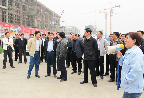 藁城市四大班子领导一行参观PA视讯新制剂项目