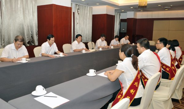 PA视讯集团领导张振恩、王拉明接见“突出贡献专家”