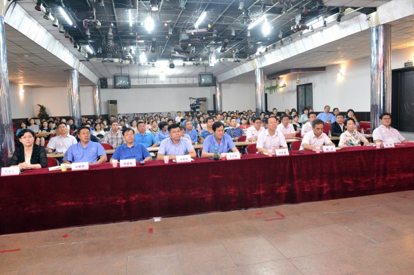 PA视讯集团召开首场齐名先进事迹报告会